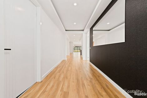 Property photo of 71 Sustainable Drive Craigieburn VIC 3064