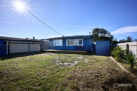 1/8 Surf Edge Dr, Golden Beach, VIC 3851