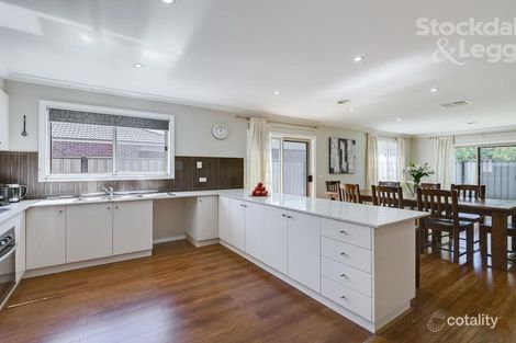Property photo of 10 Howatt Place South Morang VIC 3752