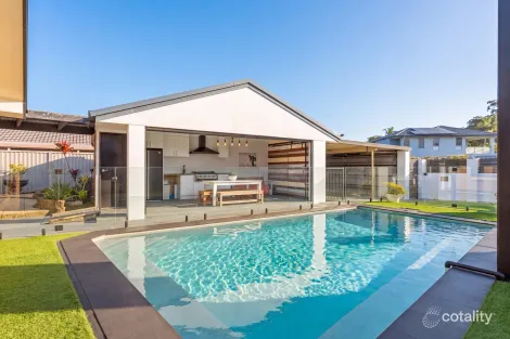 Property photo of 4 Pipit Parade Burleigh Waters QLD 4220