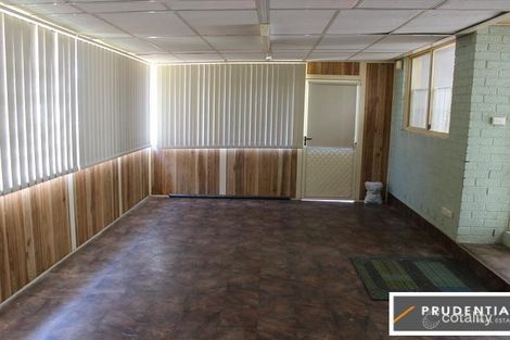 Property photo of 8 Hamlet Crescent Rosemeadow NSW 2560