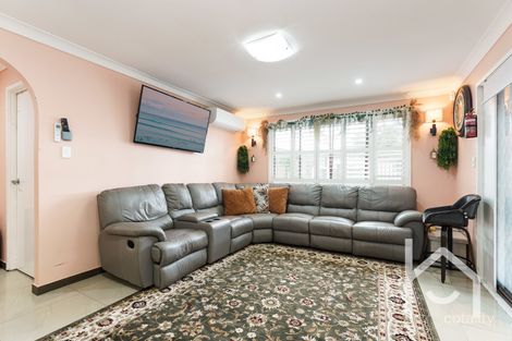 Property photo of 27 Canidius Street Rosemeadow NSW 2560