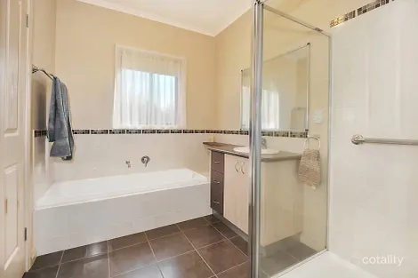 Property photo of 1/34 Menhennet Drive Delacombe VIC 3356