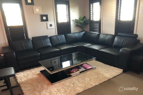 Property photo of 19 Karawarra Circuit Cranbourne North VIC 3977