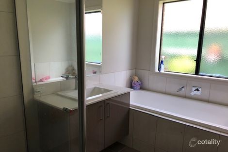 Property photo of 19 Karawarra Circuit Cranbourne North VIC 3977