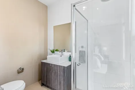 Property photo of 1/4 Vangelica Way South Morang VIC 3752