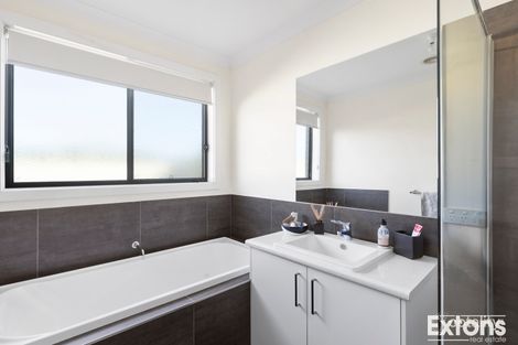 Property photo of 14 Vanguard Street Yarrawonga VIC 3730