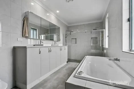 Property photo of 2 Crawford Walk Mount Barker SA 5251