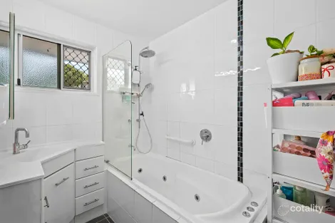 Property photo of 4 Britt Place McDowall QLD 4053