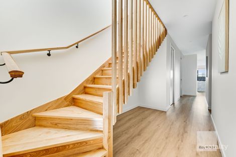 Property photo of 32 Linacre Crescent Gladstone Park VIC 3043