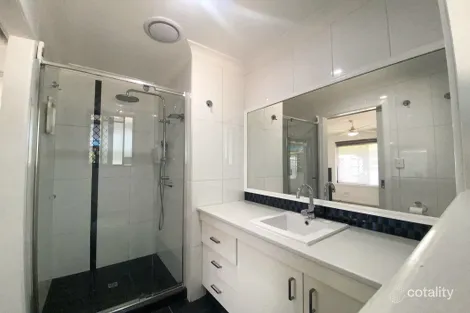 Property photo of 37 Bosun Parade Ashmore QLD 4214