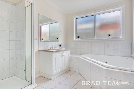 Property photo of 13 Ambridge Grove Sydenham VIC 3037