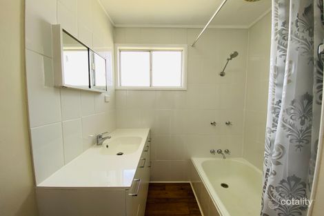 Property photo of 16 Hannah Crescent Dysart QLD 4745