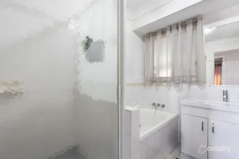Property photo of 16 Paddies Crescent Crestmead QLD 4132