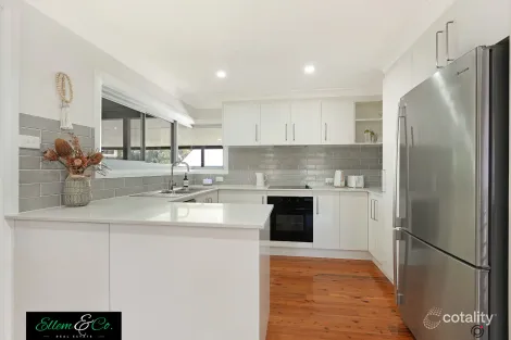 Property photo of 99 Devonshire Crescent Oak Flats NSW 2529