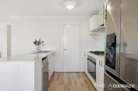 Property photo of 11 Limahuli Way Lakelands WA 6180