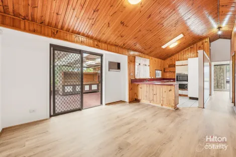 Property photo of 16 Darrell Place Oakhurst NSW 2761