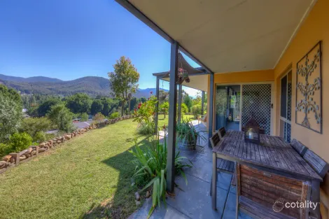 Property photo of 7 Rebecca Drive Bright VIC 3741