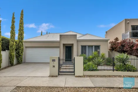 8 Linlithgow Pde, Caroline Springs, VIC 3023