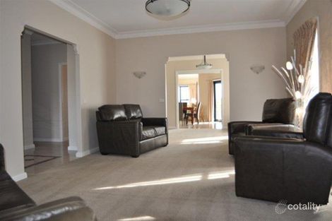 Property photo of 44 Ilumba Way Kelso NSW 2795