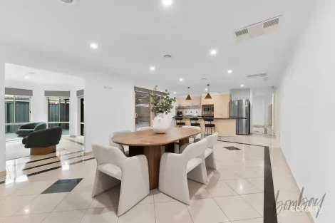 Property photo of 65 McKenzie Crescent Roxburgh Park VIC 3064