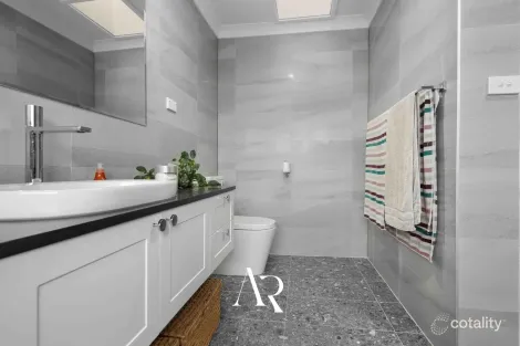 Property photo of 4/6 Jacquinot Place Glenfield NSW 2167