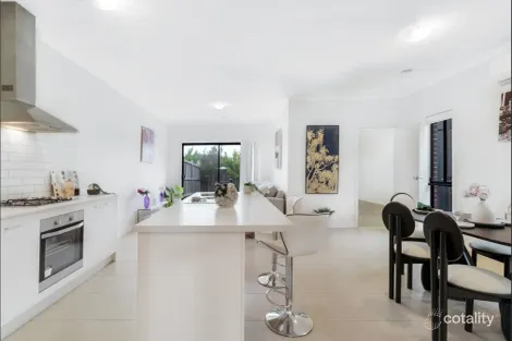 Property photo of 23 Fox Walk Truganina VIC 3029