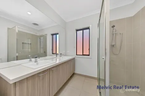 Property photo of 32 Groundberry Avenue Wallan VIC 3756