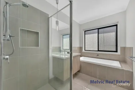 Property photo of 32 Groundberry Avenue Wallan VIC 3756