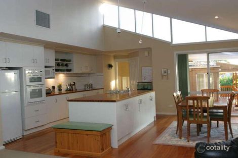 Property photo of 32 Quarry Hills Drive Berwick VIC 3806
