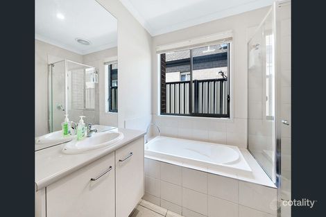 Property photo of 9 Rhinelander Close Clyde North VIC 3978