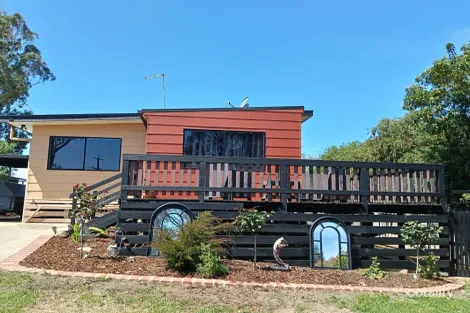 Property photo of 4 Point Road Kalimna VIC 3909