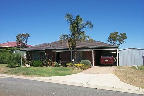 12 Whyatt Grn, Leda, WA 6170