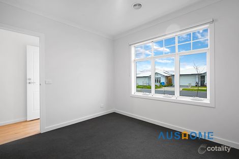 Property photo of 5 Hendrix Street Cranbourne East VIC 3977