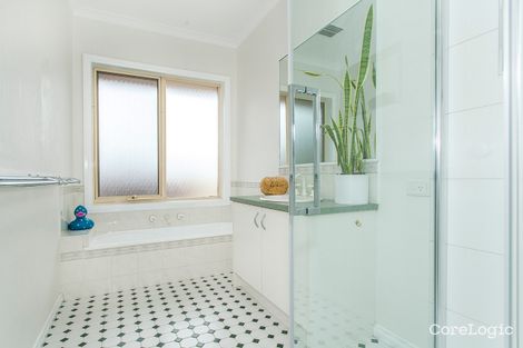 Property photo of 11 Sugarloaf Close Burwood East VIC 3151