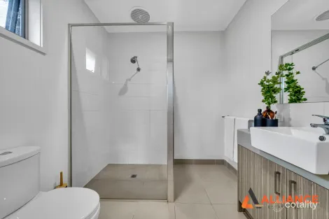 Property photo of 81 Charlbury Crescent Cranbourne North VIC 3977