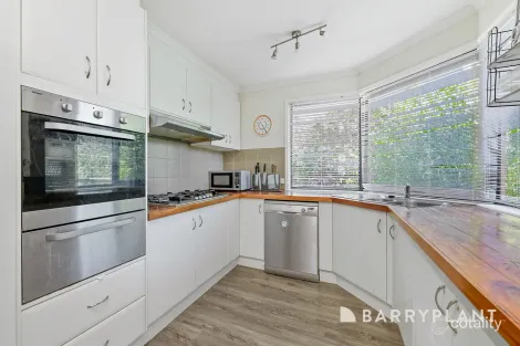 Property photo of 26 Jarryd Crescent Berwick VIC 3806