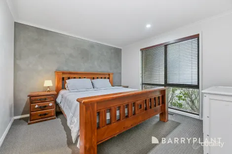 Property photo of 26 Jarryd Crescent Berwick VIC 3806