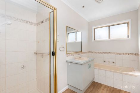 Property photo of 16 Laxdale Court Kangaroo Flat VIC 3555