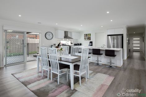 Property photo of 10 Pepper Crescent Drouin VIC 3818