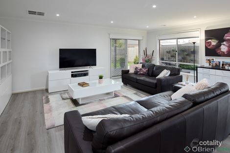 Property photo of 10 Pepper Crescent Drouin VIC 3818