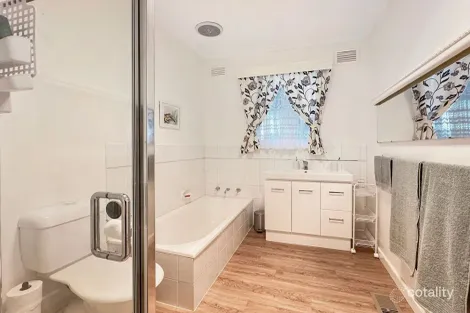 Property photo of 121 Avoca Crescent Maryborough VIC 3465