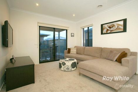 Property photo of 9 Abrus Circuit Cranbourne North VIC 3977