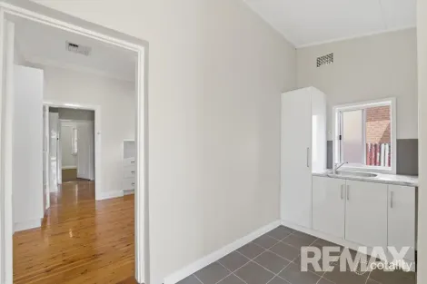 Property photo of 9 Lindsay Street Turvey Park NSW 2650