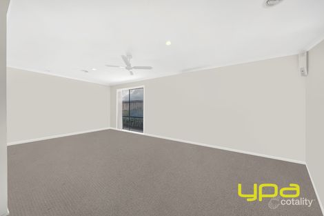 Property photo of 25 Central Parkway Cranbourne West VIC 3977