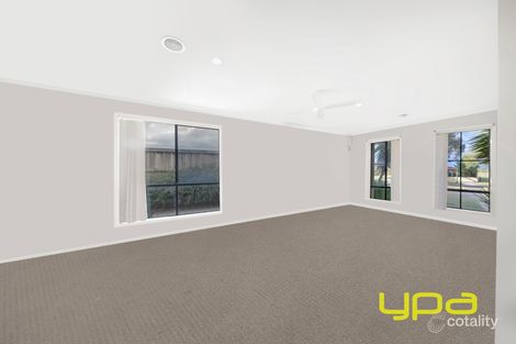 Property photo of 25 Central Parkway Cranbourne West VIC 3977