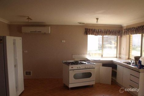 Property photo of 4 Fitzsimmonds Place Leda WA 6170