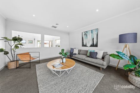Property photo of 30 Pawleena Circuit Cairnlea VIC 3023