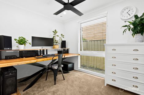 Property photo of 6 Fraser Crescent Albion Park NSW 2527