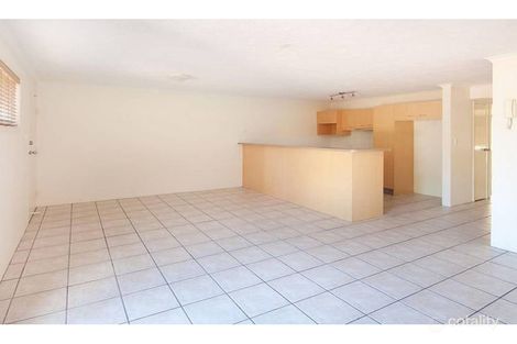 Property photo of 2/9 Bright Avenue Labrador QLD 4215